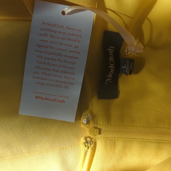 Butter yellow dress - Picture 5 of 9